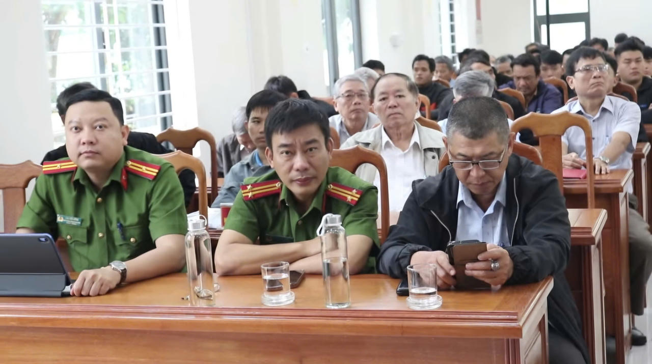 Đại diện lực lượng Công an và các ban ngành tham dự hội nghị để cổ vũ tinh thần thanh niên.