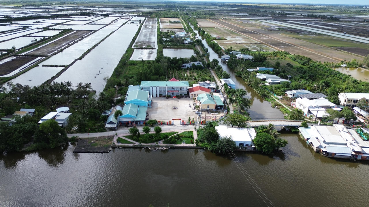 Hệ thống hạ tầng giao thông, thủy lợi được đầu tư đồng bộ với tổng vốn đầu tư công trên địa bàn đạt gần 58 tỷ đồng