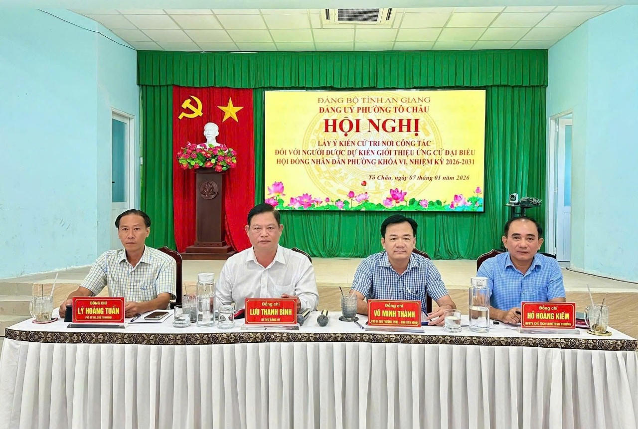 Hội nghị lấy ý kiến cử tri nơi công tác đối với người dự kiến ứng cử đại biểu HĐND phường Tô Châu.
