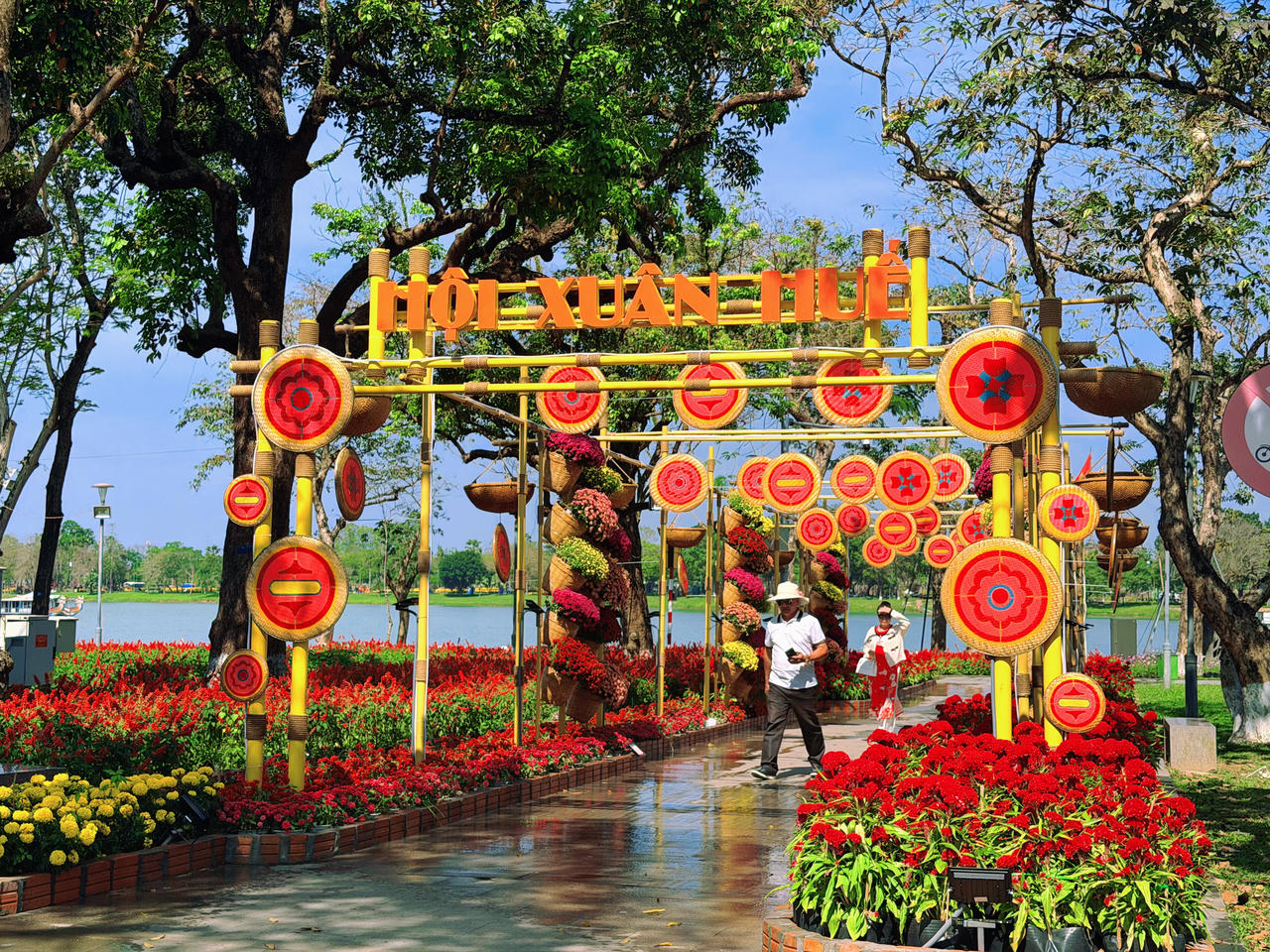 Huế rực rỡ sắc xuân những ngày giáp Tết