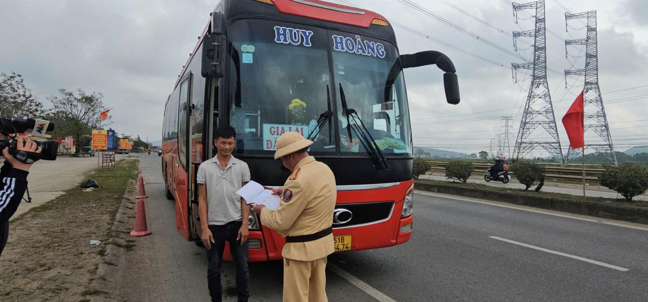 Lực lượng Cảnh sát giao thông Công an Thanh Hóa tuần tra, kiểm soát trật tự an toàn giao thông trên địa bàn.