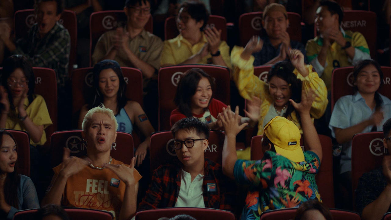 Ngoài âm nhạc, phim chú trọng vào vũ đạo, đặc biệt là những đại cảnh nhảy múa đông người. Ảnh: NSX