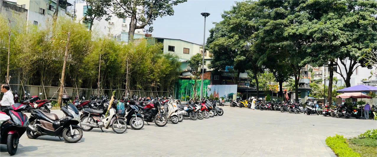 Lắng lòng tại không gian tưởng niệm nạn nhân COVID-19 giữa lòng thành phố