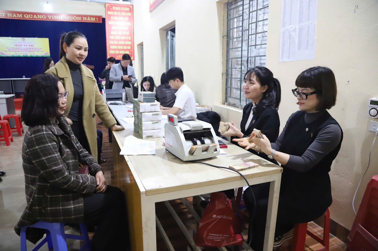 Bát Xát thực hiện chi trả kinh phí bồi thường giải phóng mặt bằng cho người dân.