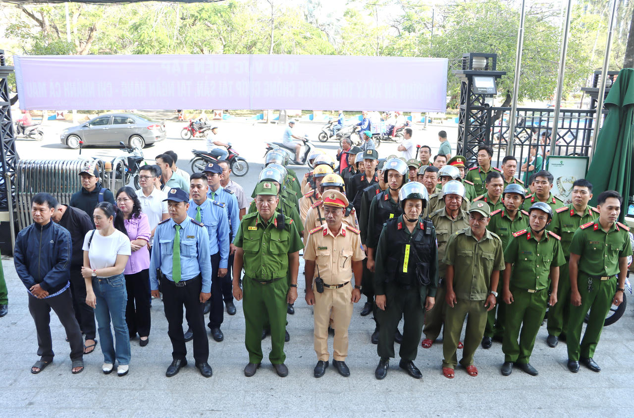 Các lực lượng tham gia diễn tập.