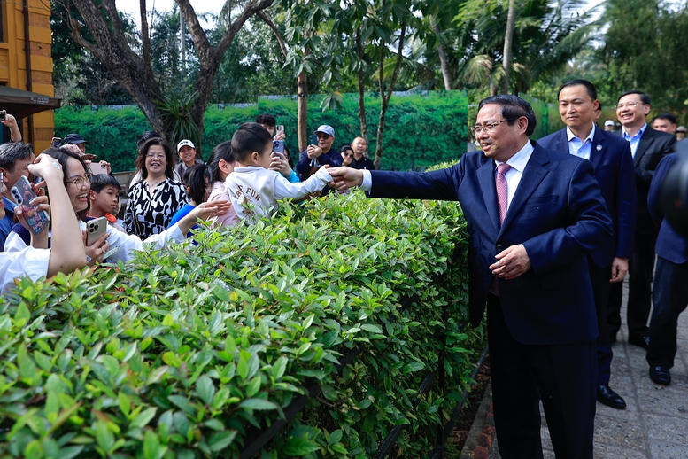 Thủ tướng Phạm Minh Chính dâng hương tưởng nhớ Chủ tịch Hồ Chí Minh- Ảnh 4.