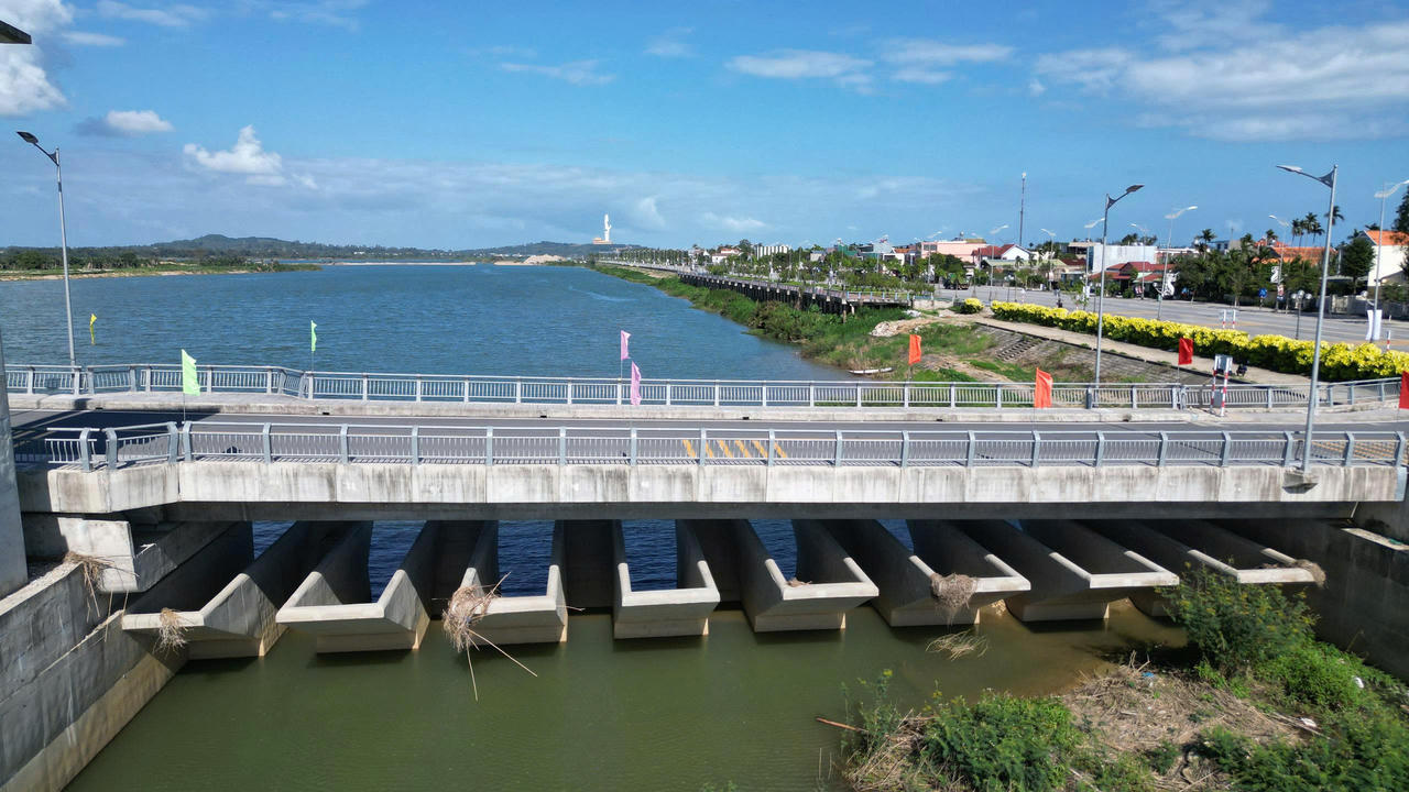 Thông xe đập dâng hạ lưu sông Trà Khúc, tăng kết nối giao thông đôi bờ Quảng Ngãi