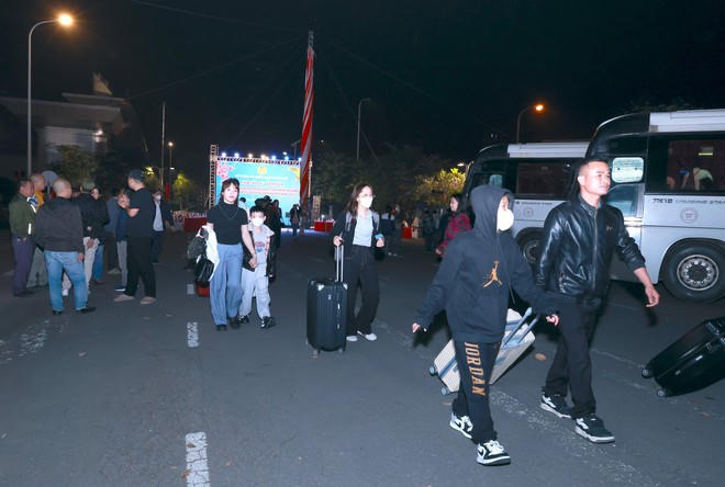 Hà Nội tổ chức 26 chuyến xe miễn phí đưa 1.200 công nhân về quê đón Tết