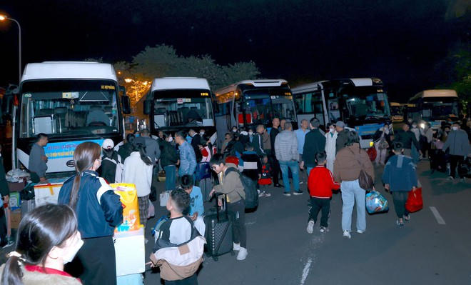 Hà Nội tổ chức 26 chuyến xe miễn phí đưa 1.200 công nhân về quê đón Tết