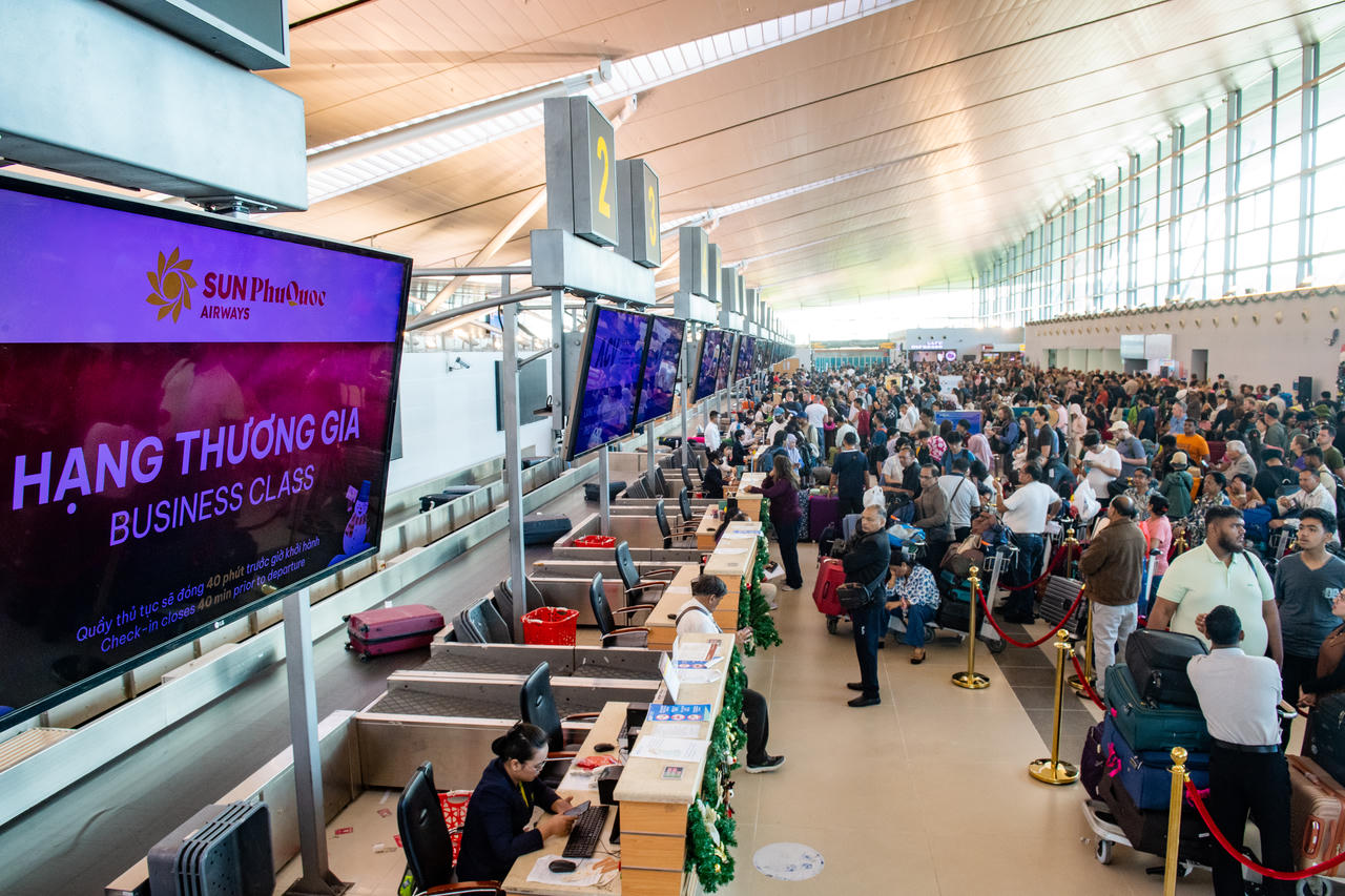 Lưu lượng hành khách đi và đến Cảng Hàng không quốc tế Phú Quốc tăng cao trong dịp Tết Nguyên đán Bính Ngọ