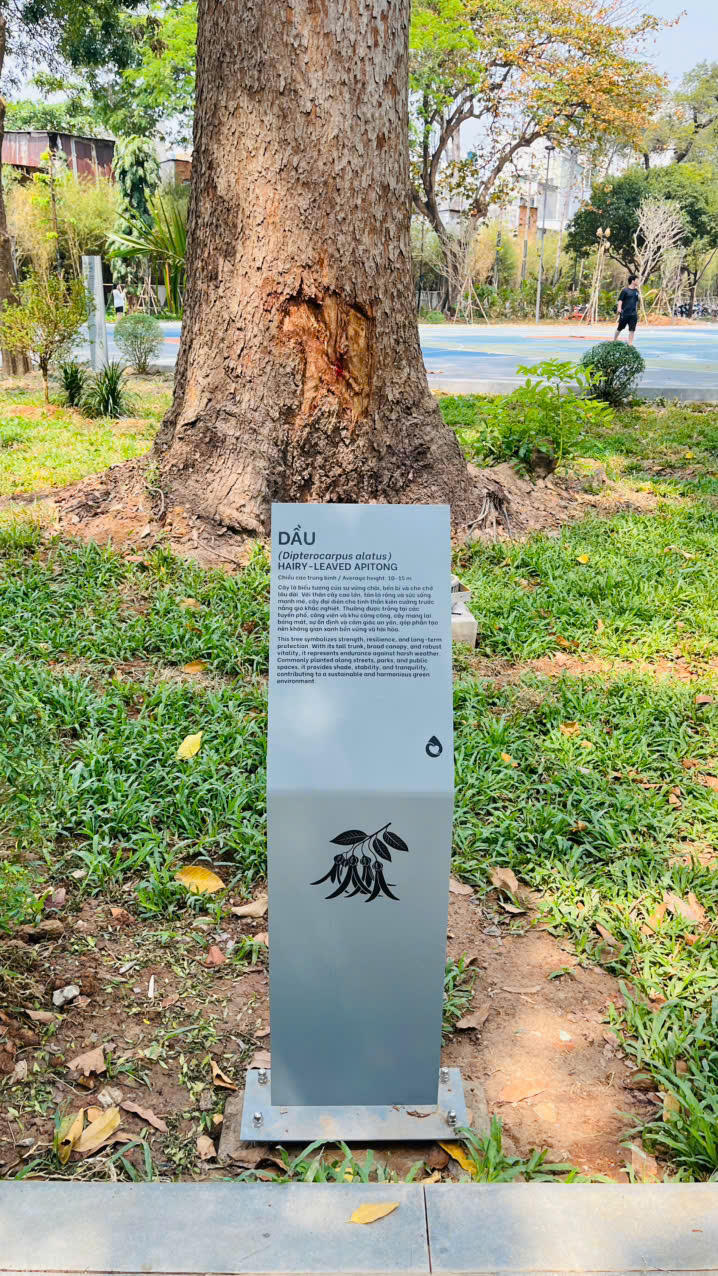 Lắng lòng tại không gian tưởng niệm nạn nhân COVID-19 giữa lòng thành phố