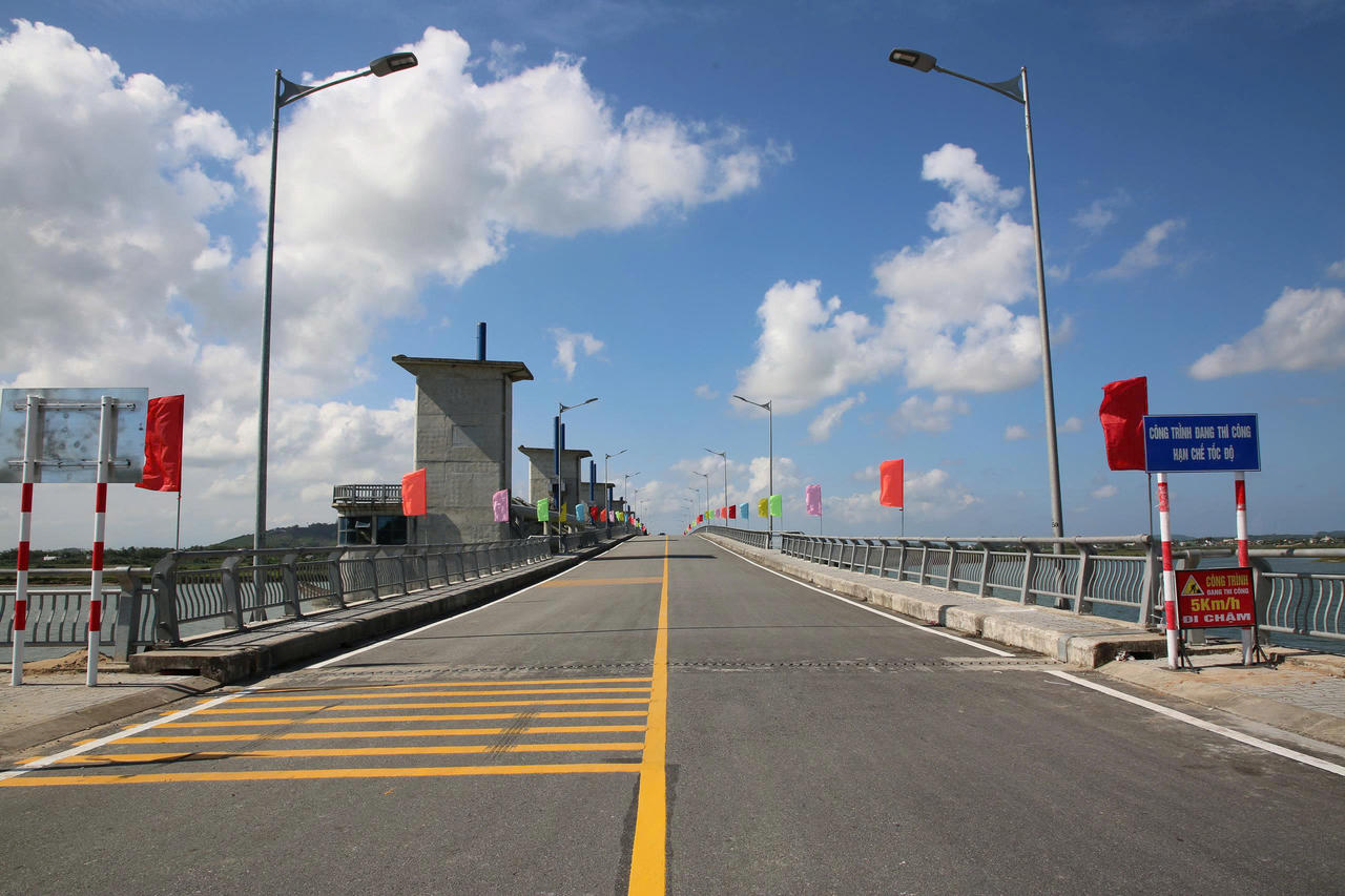 Thông xe đập dâng hạ lưu sông Trà Khúc, tăng kết nối giao thông đôi bờ Quảng Ngãi