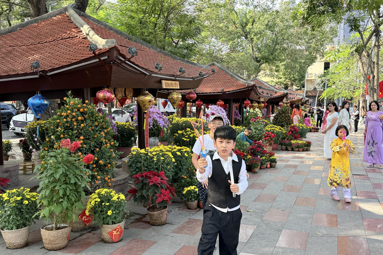 'Check-in' Hải Phòng tại quảng trường Trung tâm Chính trị – Hành chính bên bờ Bắc Sông Cấm