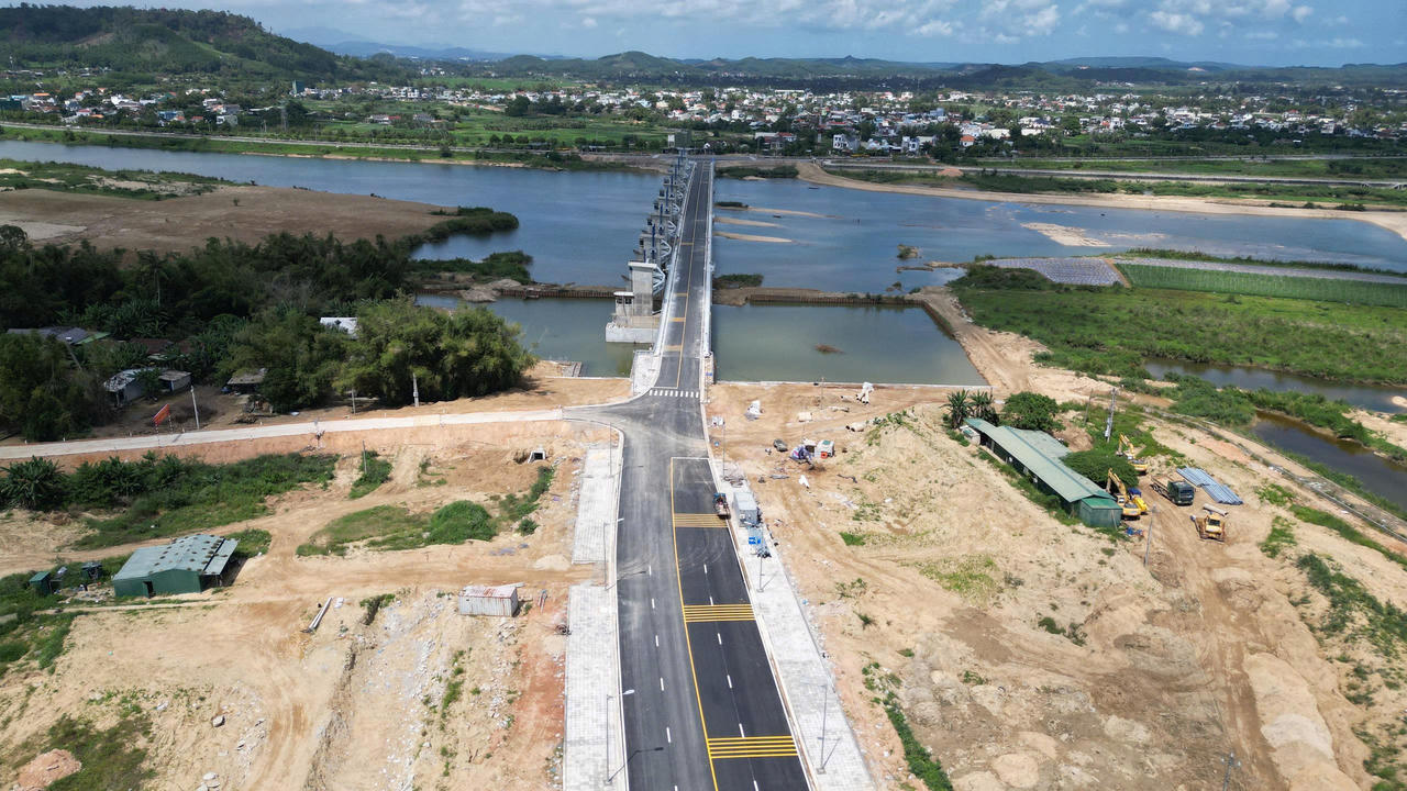 Thông xe đập dâng hạ lưu sông Trà Khúc, tăng kết nối giao thông đôi bờ Quảng Ngãi