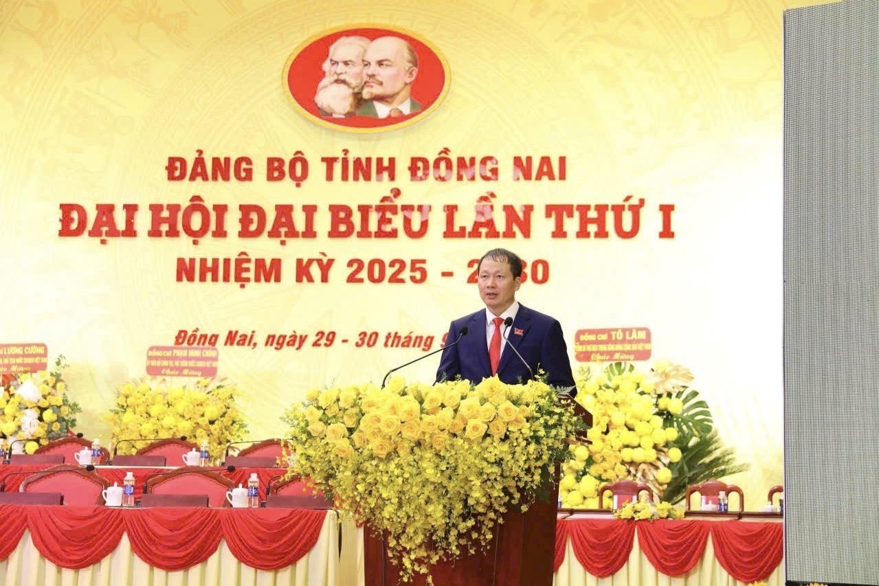 Ông Vũ Hồng Văn, Bí thư Tỉnh uỷ Đồng Nai phát biểu tại Đại hội Đảng bộ tỉnh lần thứ I, nhiệm kỳ 2025 - 2030.