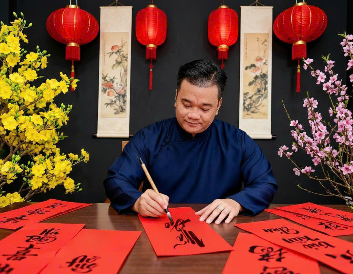 Hình ảnh ông đồ viết thư pháp đầu xuân góp phần tôn vinh giá trị văn hóa truyền thống, gửi gắm ước nguyện tốt đẹp về nhân cách và đạo lý trong năm mới.