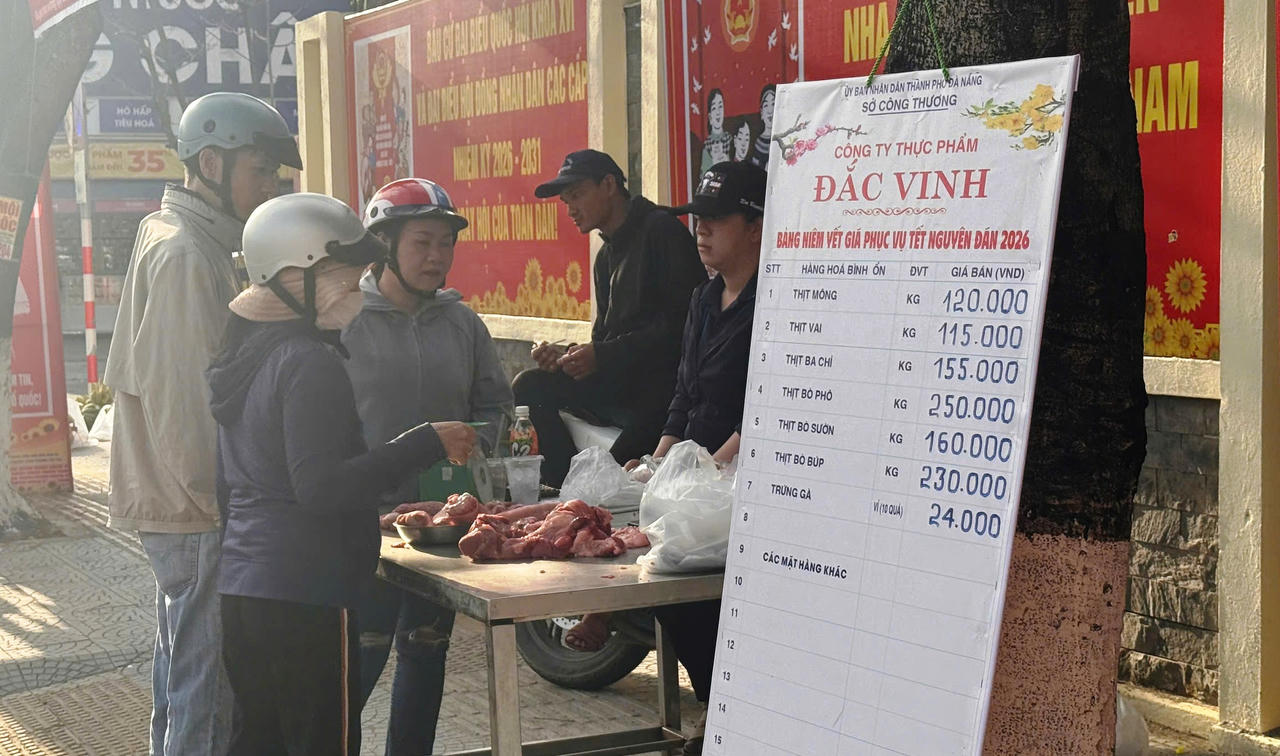 Một điểm bán thịt heo bình ổn giá trên địa bàn TP Đà Nẵng. 