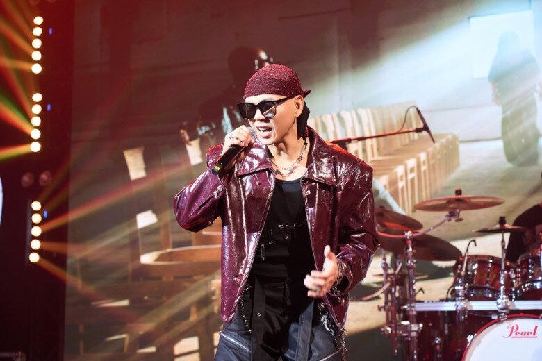 Phan Đinh Tùng mong muốn lan tỏa một thông điệp nhân văn về đời sống tinh thần trong nhịp sống hiện đại (ảnh H.Thương).