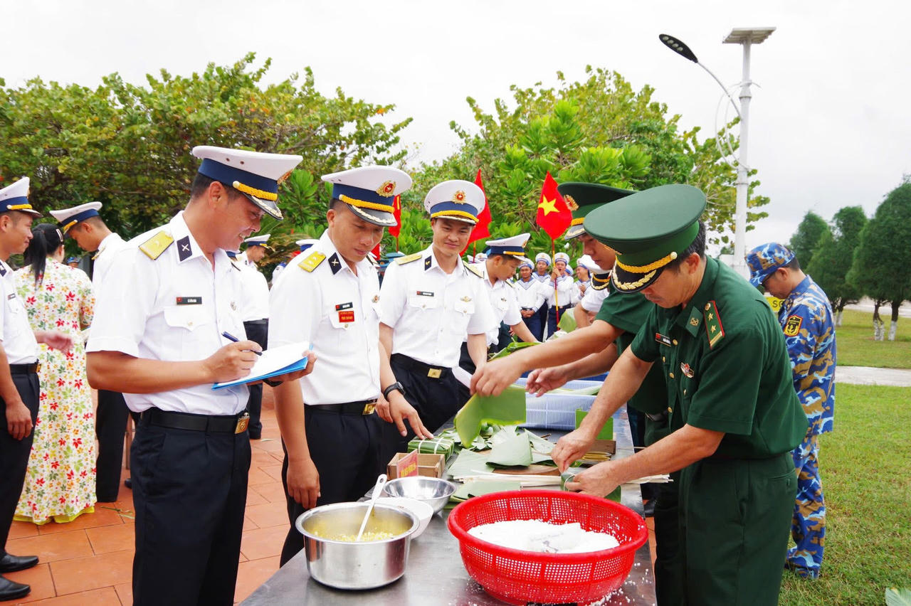 Đảo Trường Sa lớn chuẩn bị đón Tết. Ảnh V4HQ