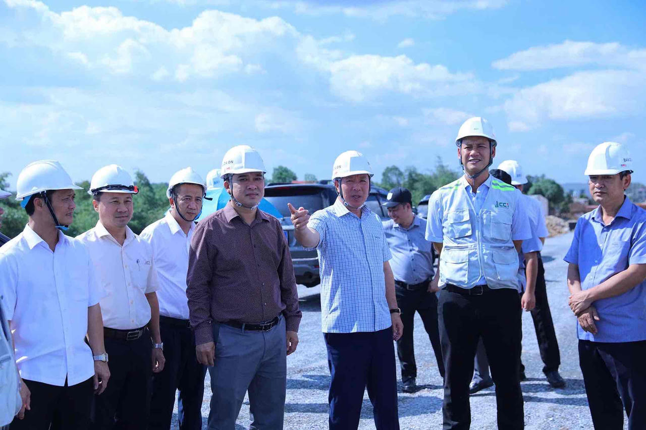 Chủ tịch UBND tỉnh Đồng Nai thăm và làm việc tại dự án cao tốc Biên Hòa - Vũng Tàu vào chiều 16/2.