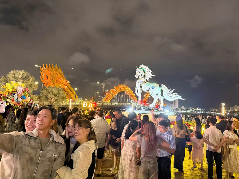 Rộn ràng không khí đón xuân trên mọi miền Tổ quốc- Ảnh 8.