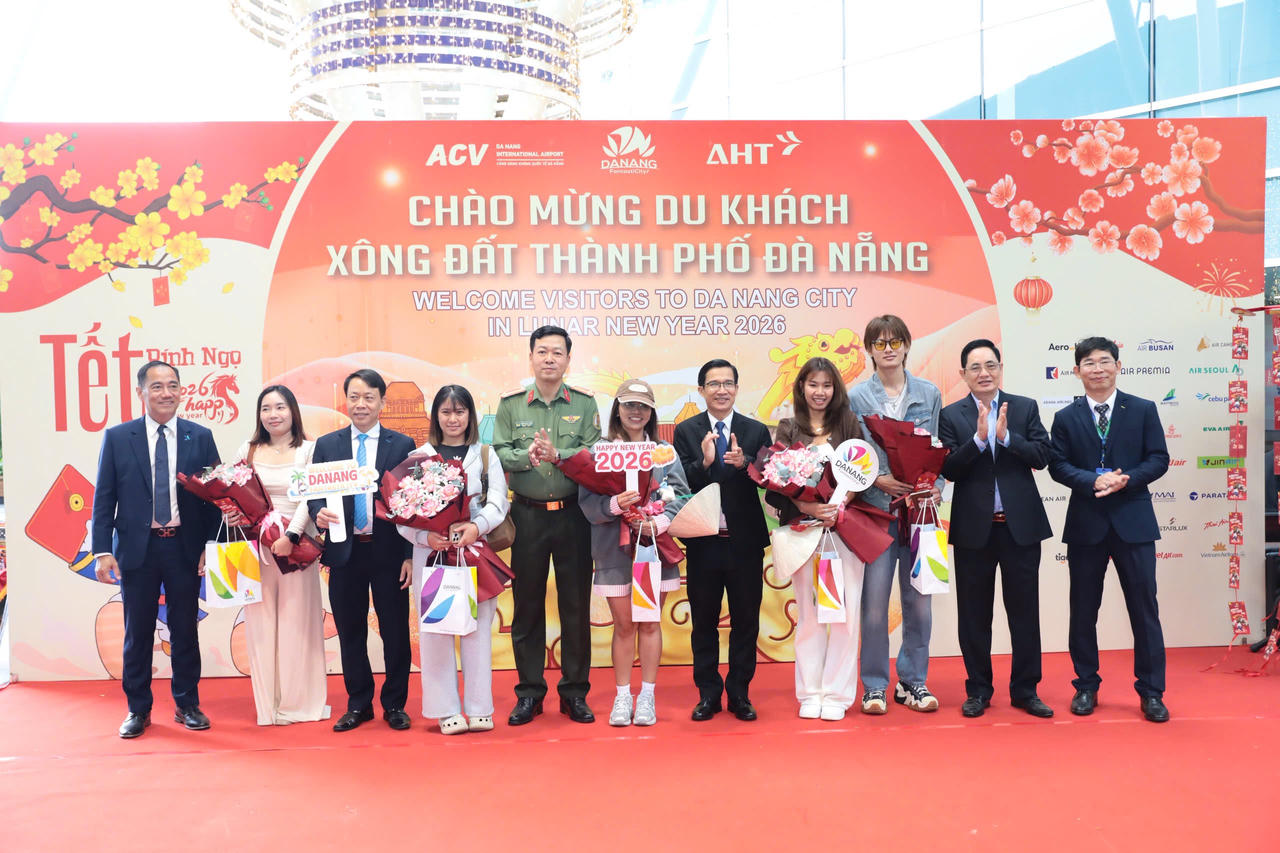 Đà Nẵng tưng bừng đón du khách “xông đất” đầu năm Bính Ngọ 2026