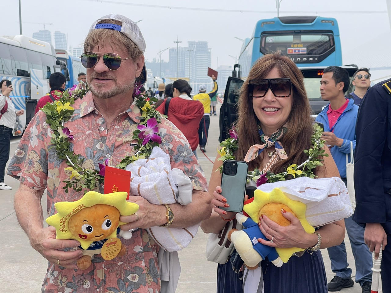 Hàng ngàn du khách tàu biển quốc tế đến Quảng Ninh “xông đất” ngày 1 Tết