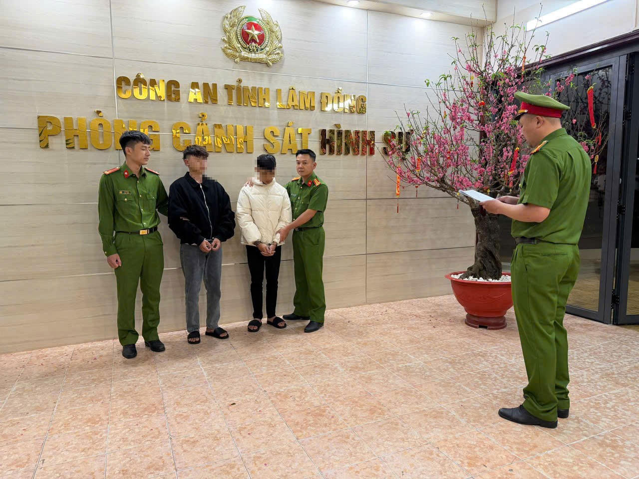 Bắt giữ 2 đối tượng cướp giật tại tiệm vàng tối 30 Tết ở Lâm Đồng