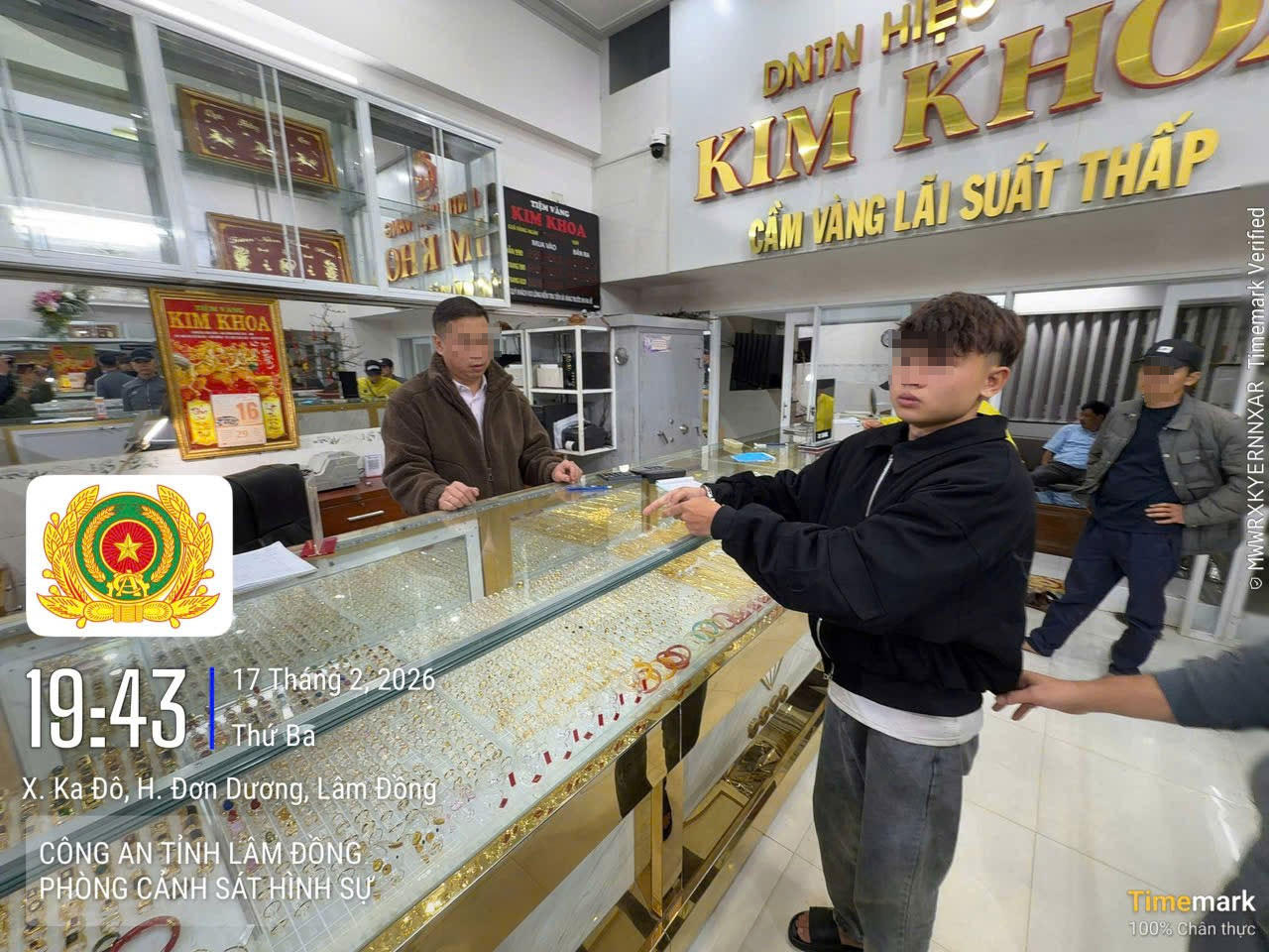 Cơ quan công an thực nghiệm hiện trường. Ảnh: Công an Lâm Đồng.