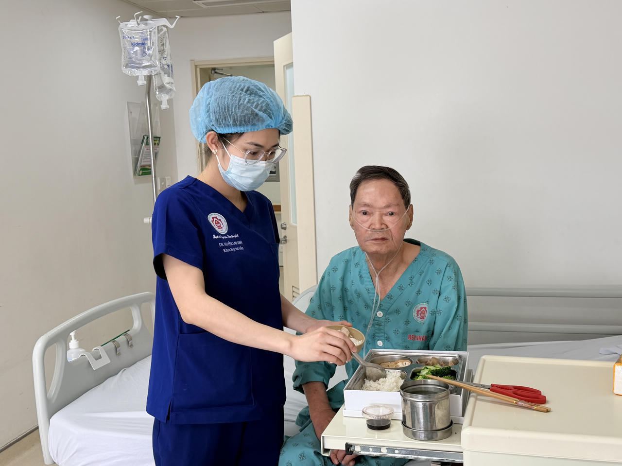 Món quà đặc biệt đầu năm ấm áp nghĩa tình tại các bệnh viện ở Hà Nội