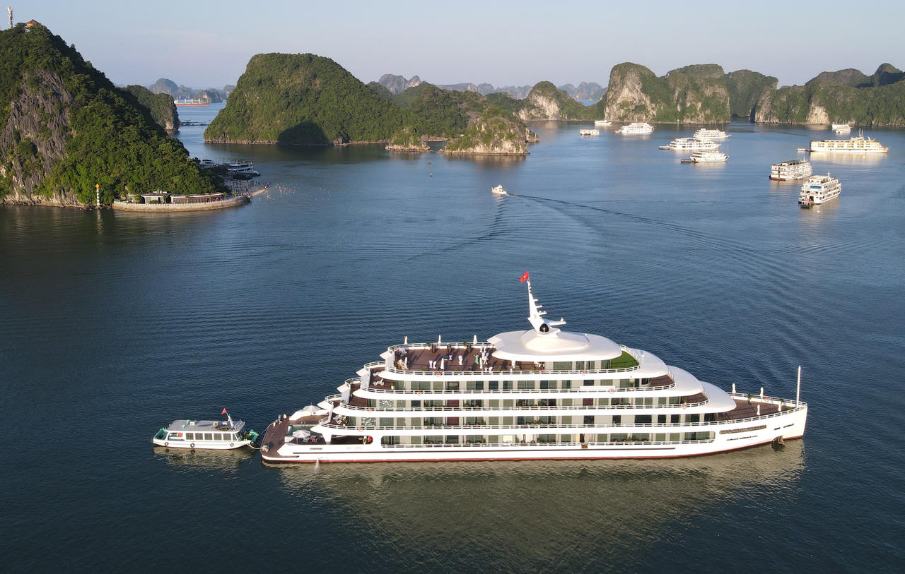 Sở Văn hóa, Thể thao và Du lịch phối hợp với các địa phương trong tỉnh, các đơn vị lữ hành quảng bá, kích cầu du khách đến với Quảng Ninh. 