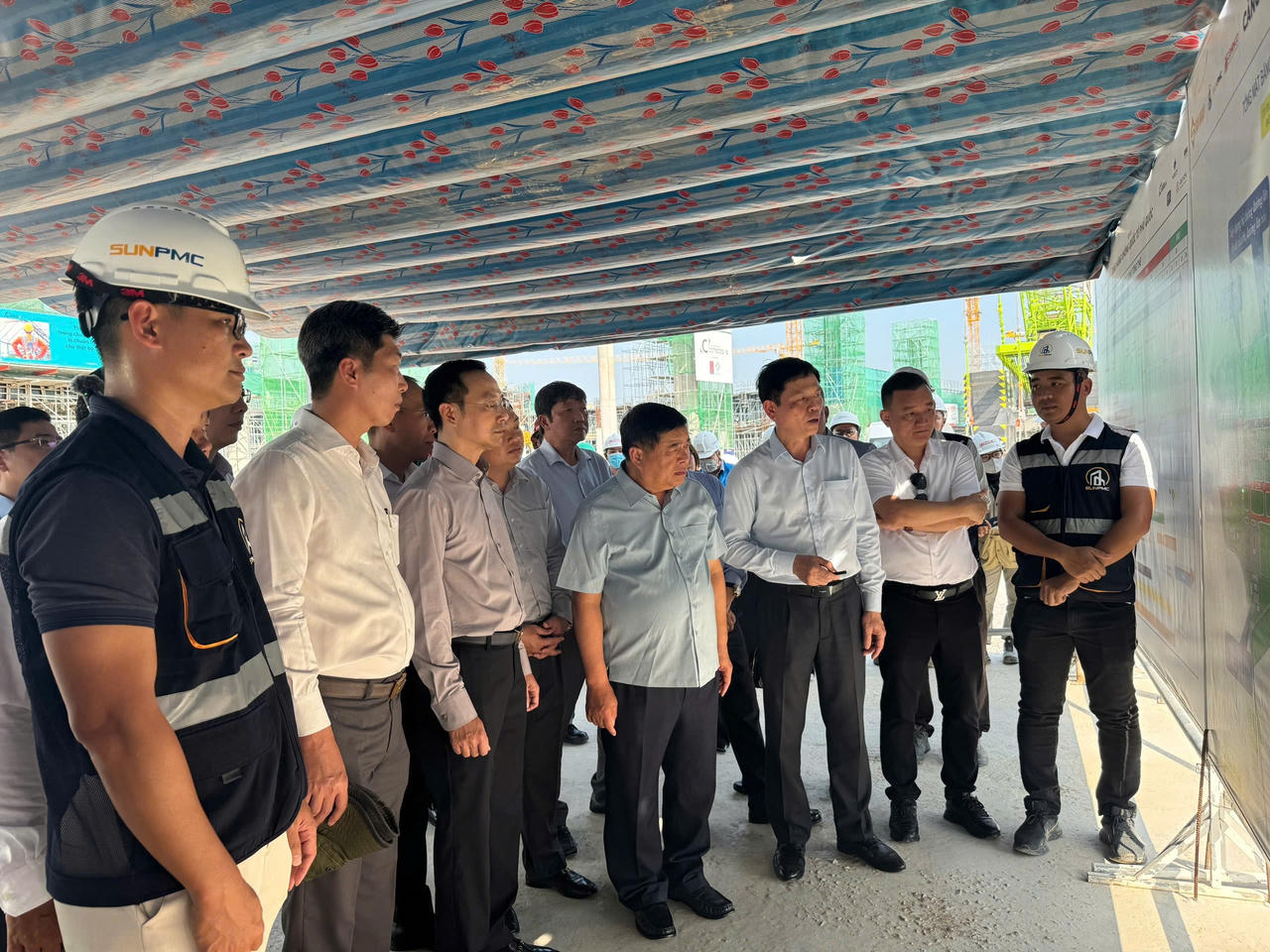 Phó thủ tướng Nguyễn Chí Dũng kiểm tra thực tế dự án phục vụ APEC 2027 tại Phú Quốc