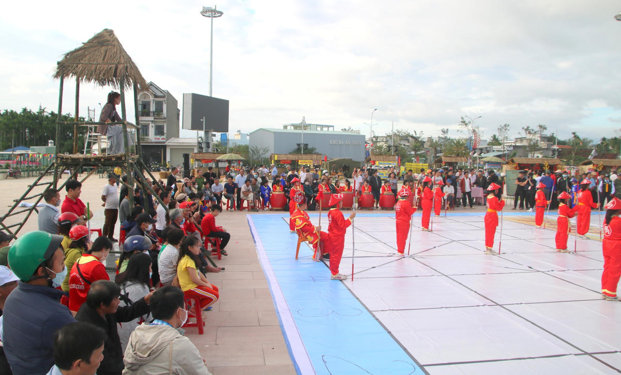 Hai kỳ thủ là những người giỏi cờ tướng, đã khẳng định được thứ hạng, tên tuổi trong các giải cờ tướng cấp tỉnh, cấp quốc gia. (Ảnh: Đình Phùng)