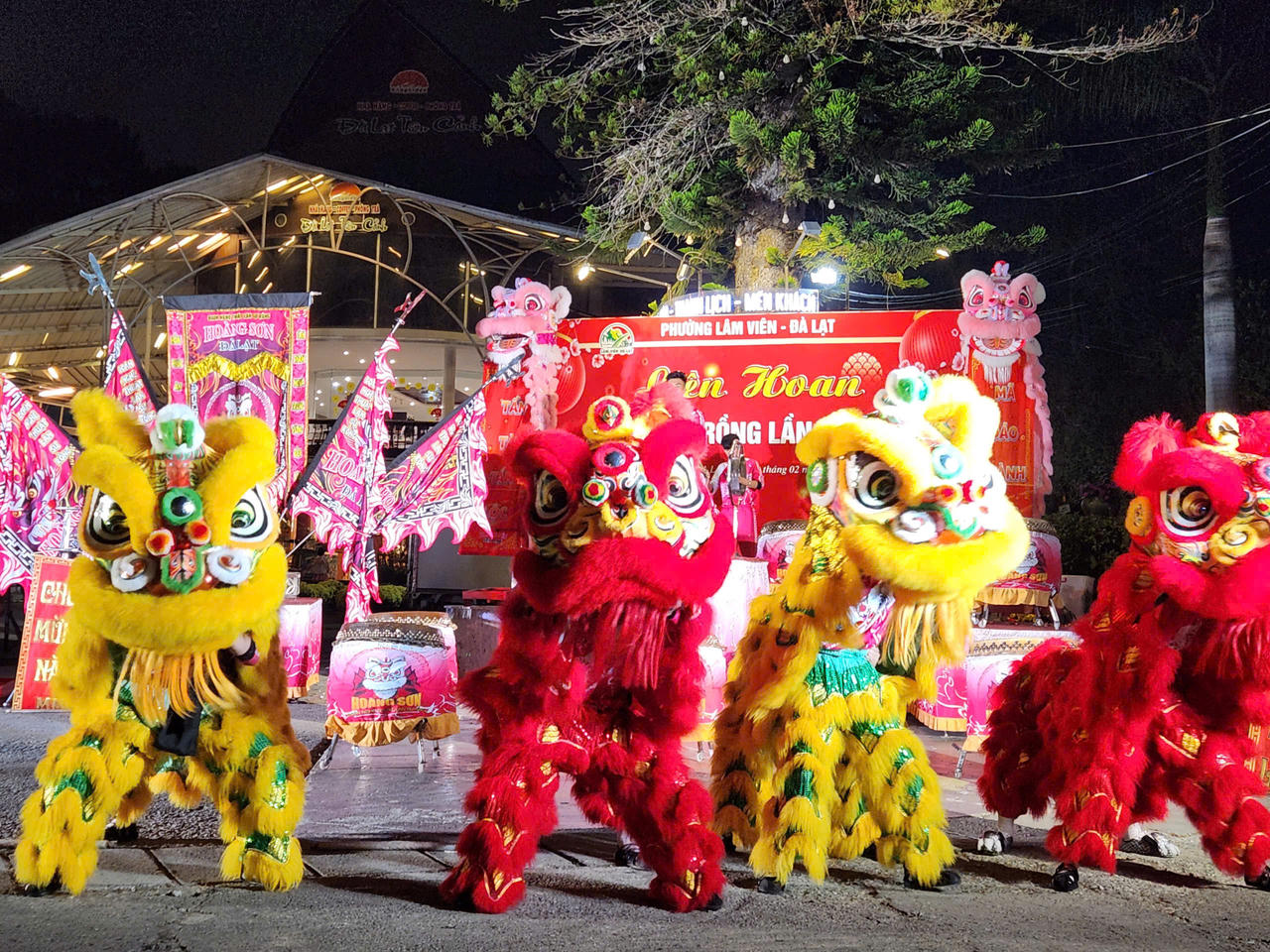 Múa lân – sư – rồng tại phường Lâm Viên - Đà Lạt.