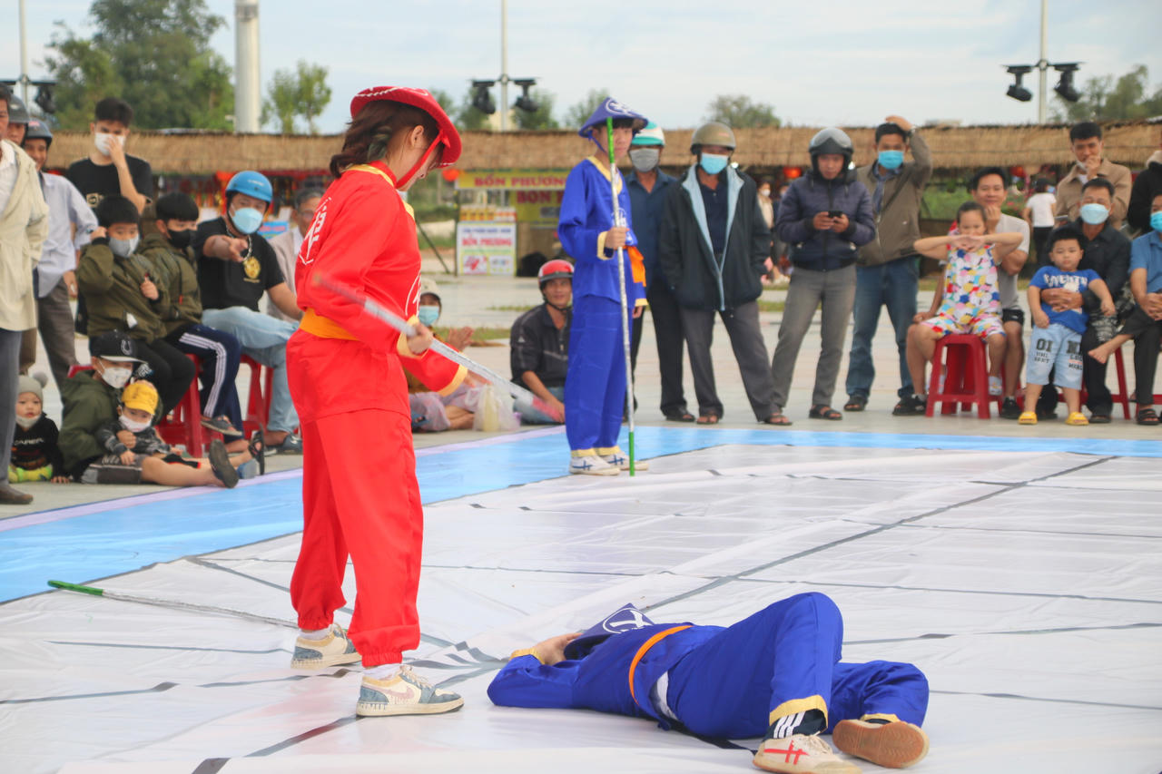 Mỗi nước cờ ăn quân được gắn liền với thế võ tương ứng khác nhau. (Ảnh: Đình Phùng)