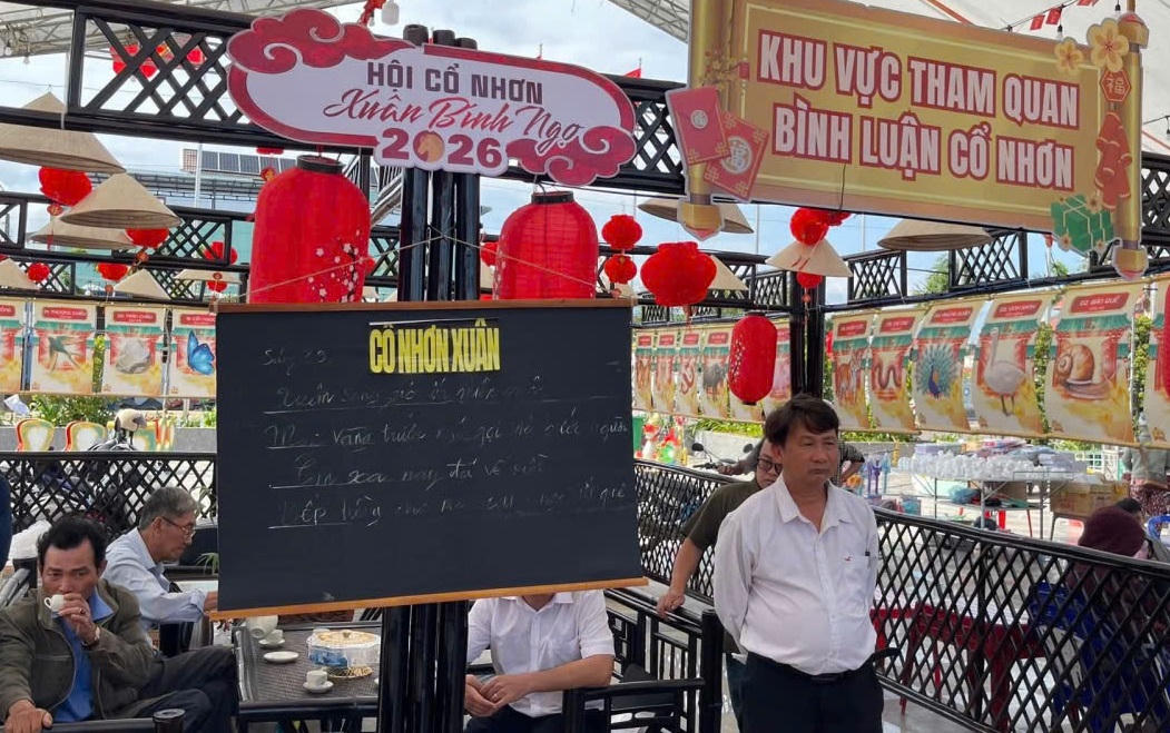 Luận cổ nhơn - trò chơi thú vị ngày Tết