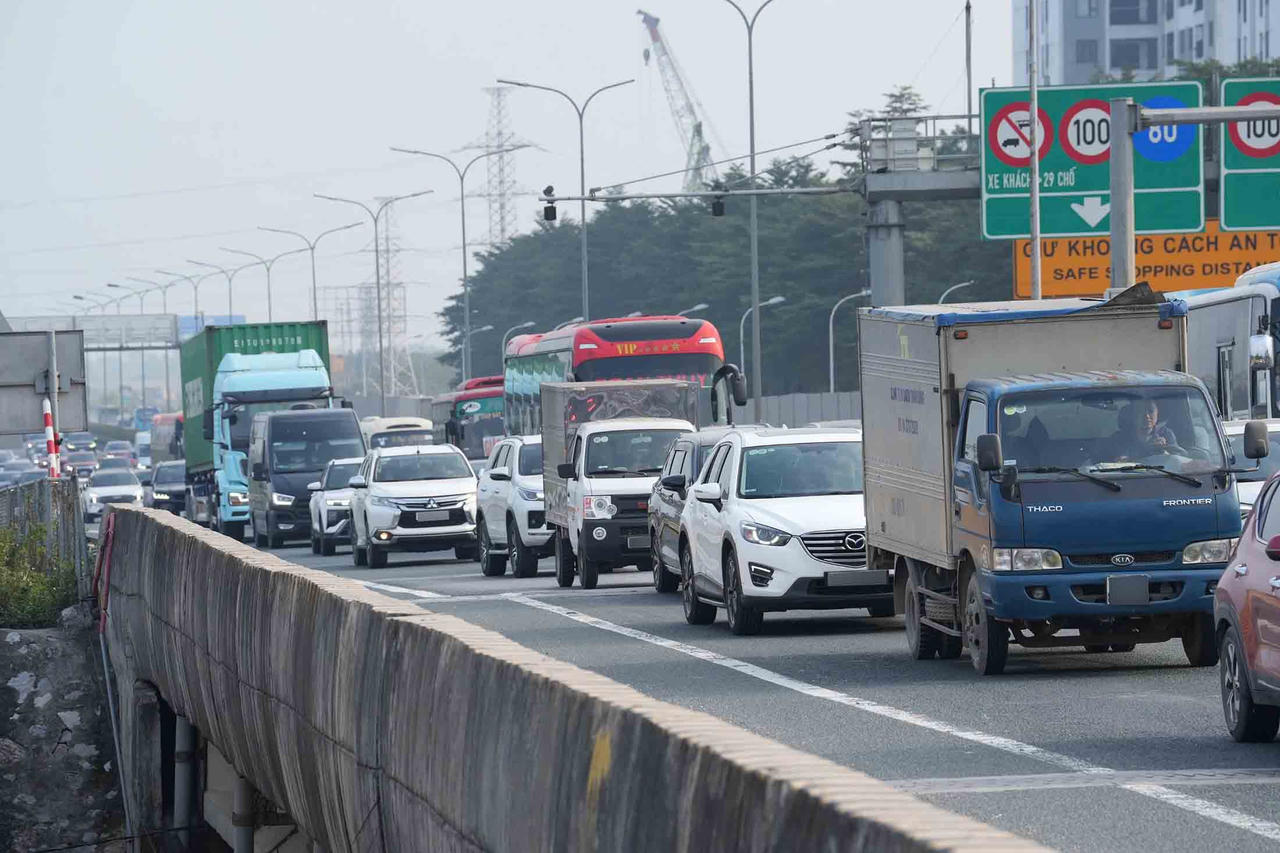 Cánh báo về hành vi dễ gây tai nạn nghiêm trọng trên cao tốc sau kỳ nghỉ Tết