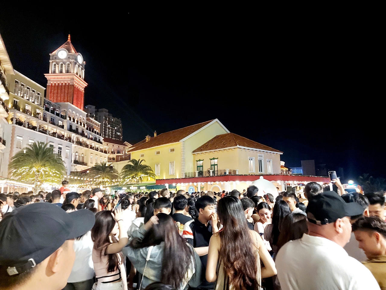 Một góc Thị trấn Hoàng Hôn (đặc khu Phú Quốc, tỉnh An Giang) trong dịp Tết.