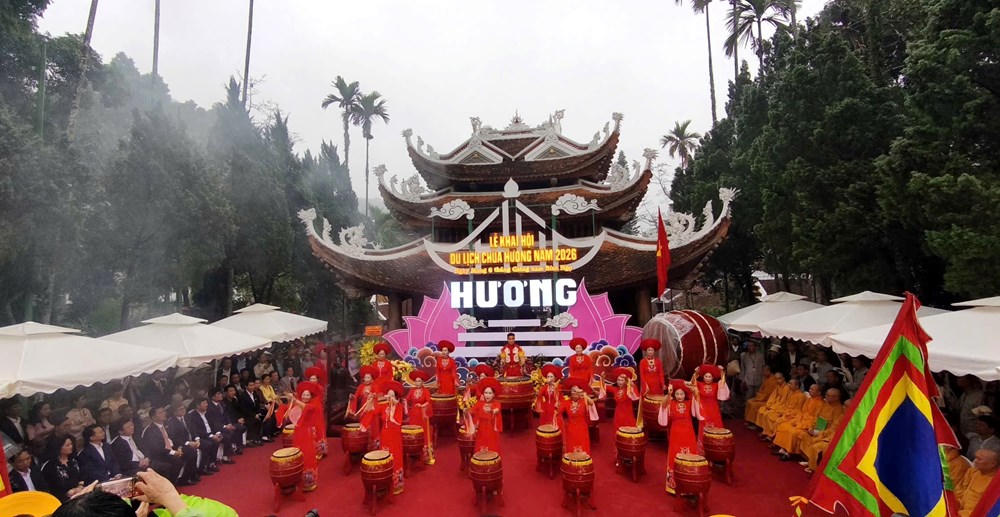 Chương trình nghệ thuật đặc biệt chào mừng năm mới Bính Ngọ chủ đề: “Mùa xuân trẩy hội Chùa Hương” (ảnh Thành Công).