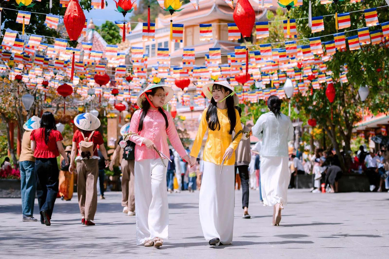 Gần 157.000 lượt khách đi cáp treo lên núi Bà Đen trong ngày Khai mạc Hội xuân