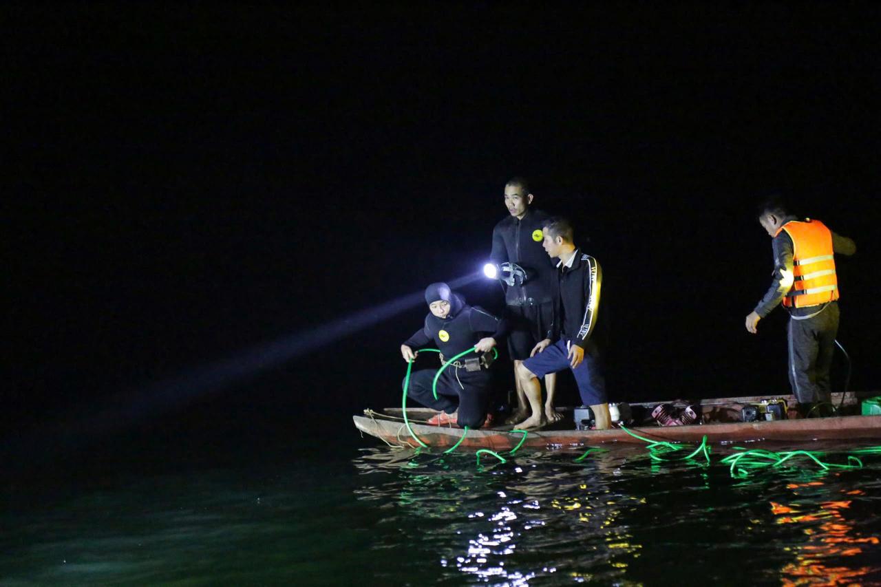 Các lực lượng chức năng khẩn trương tìm kiếm nạn nhân đang mất tích.