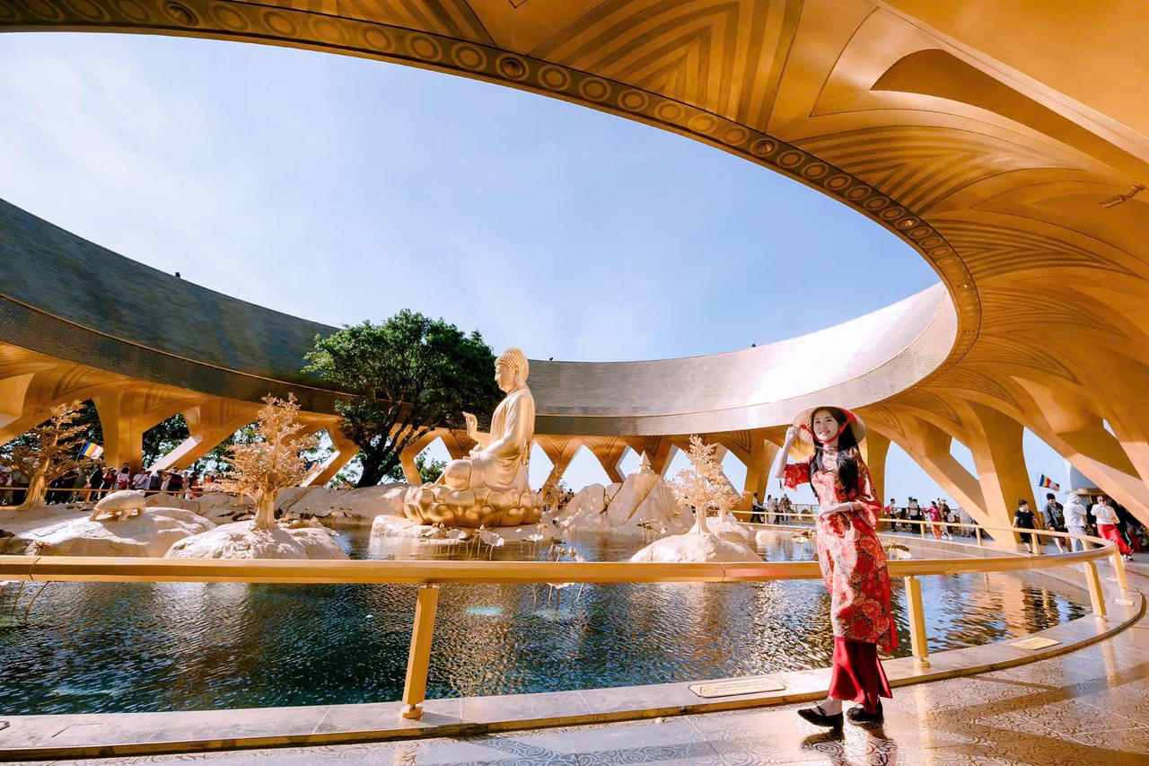 Gần 157.000 lượt khách đi cáp treo lên núi Bà Đen trong ngày Khai mạc Hội xuân