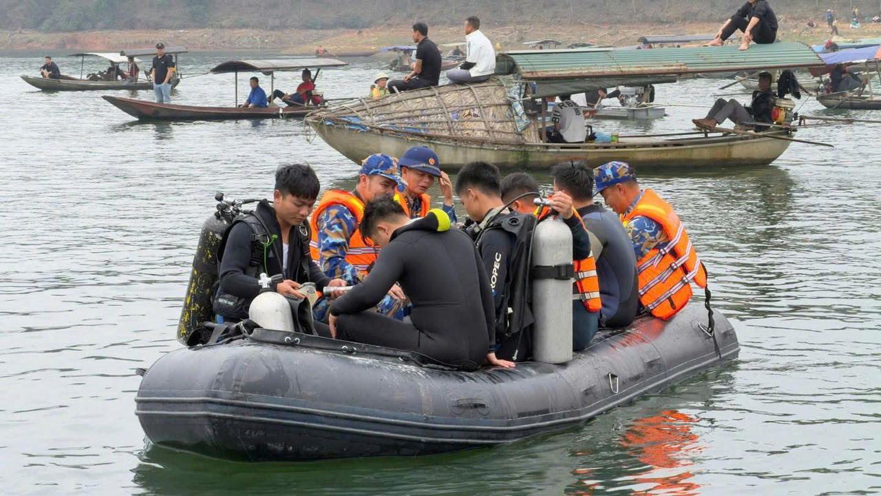 Vụ lật tàu chở khách trên hồ Thác Bà: Tìm thấy thi thể nạn nhân cuối cùng