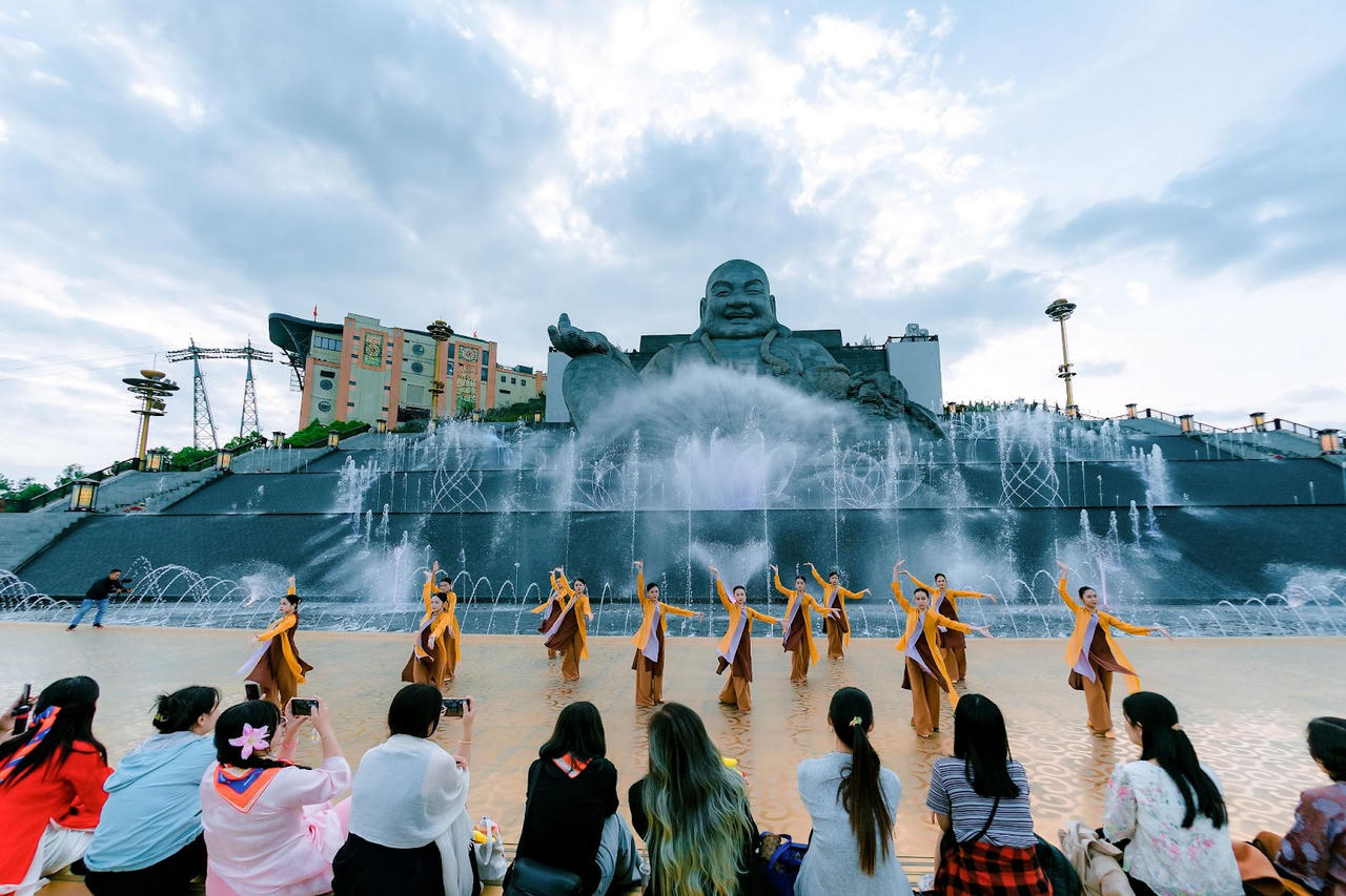 Gần 157.000 lượt khách đi cáp treo lên núi Bà Đen trong ngày Khai mạc Hội xuân