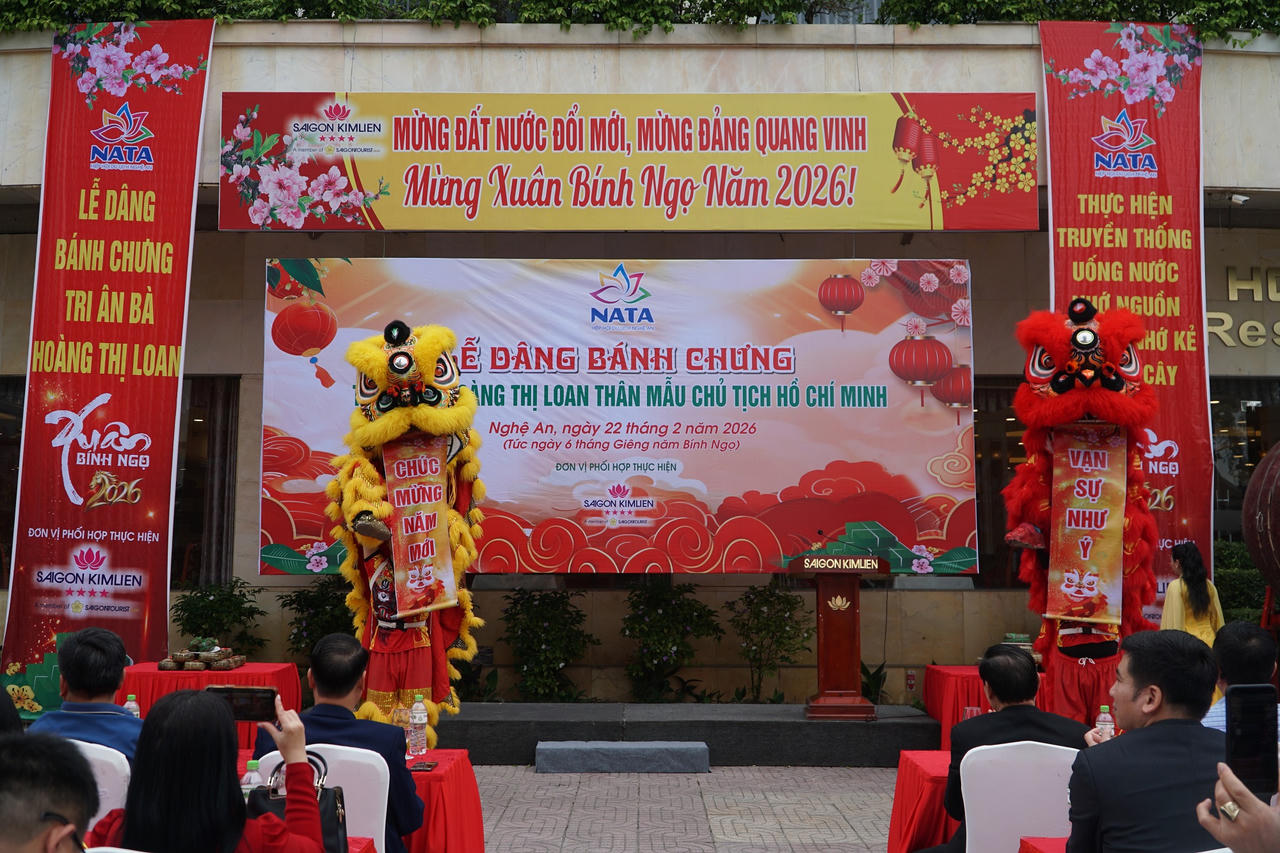 Lễ dâng bánh chưng tri ân bà Hoàng Thị Loan - thân mẫu Chủ tịch Hồ Chí Minh