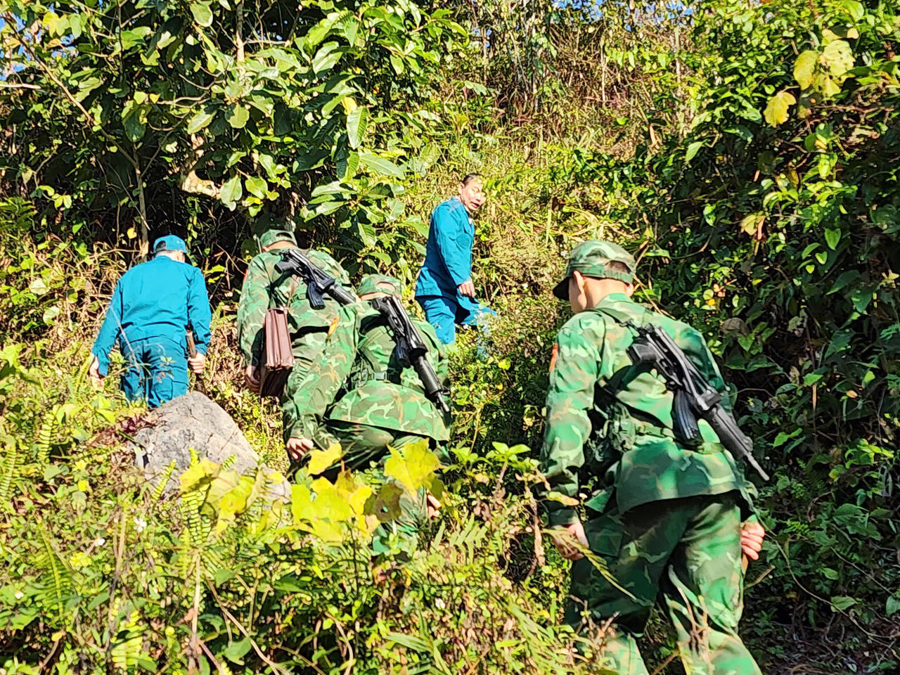 Các chiến sĩ BĐBP Cao Bằng tuần tra biên giới. (Ảnh: BP Cao Bằng)