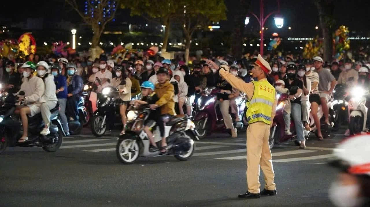 CSGT Đà Nẵng duy trì 100% quân số làm nhiệm vụ nhằm đảm bảo giao thông thông suốt dịp nghỉ Tết.