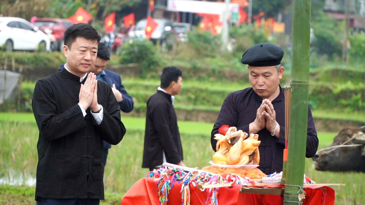 Phần lễ được tổ chức trang nghiêm với nghi thức dâng lễ, dâng hương, cầu mùa; gửi gắm ước vọng mưa thuận gió hòa, mùa màng bội thu, cuộc sống ấm no, bình yên.