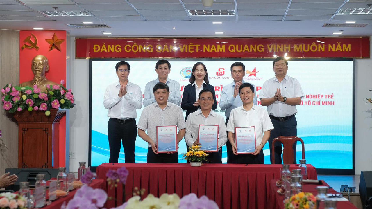 Ký kết biên bản hợp tác nhằm tăng cường kết nối chuỗi cung ứng và tiêu thụ các sản phẩm đặc trưng của Huế trong hệ thống siêu thị và kênh phân phối hiện đại trên toàn quốc