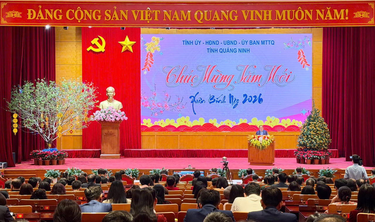 Quảng Ninh: Phục vụ yêu cầu của người dân, doanh nghiệp ngay từ giờ đầu, ngày đầu làm việc của năm mới Bính Ngọ